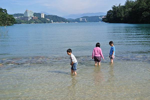 2011日月潭親子遊-騎腳踏車+月牙灣划船 Pic Pimg Tw Hsuehci314 1326725339 3275853362 N Jpg