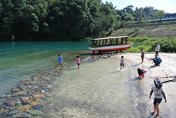 2011日月潭親子遊-騎腳踏車+月牙灣划船 Pic Pimg Tw Hsuehci314 1326725344 273240830 N Jpg