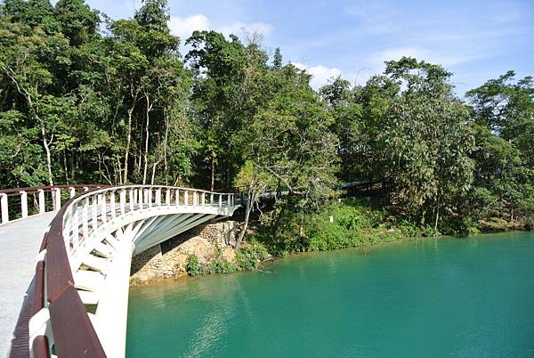 2011日月潭親子遊-騎腳踏車+月牙灣划船 Pic Pimg Tw Hsuehci314 1326725355 3559539908 N Jpg