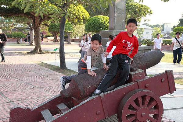 201104台南三日親子遊-四草+古蹟+天梯 Pic Pimg Tw Hsuehci314 1326727010 3910662890 N Jpg